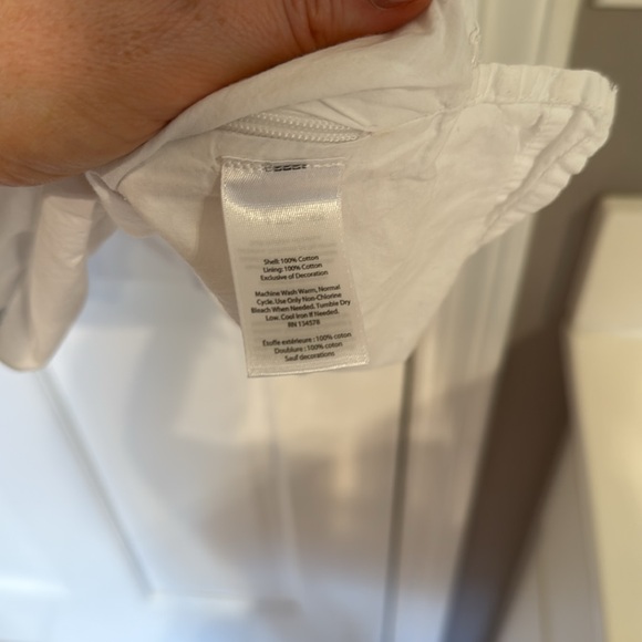 Vineyard Vines Poplin White Sleeveless Tank Top with Blue Embroidery - Picture 7 of 10